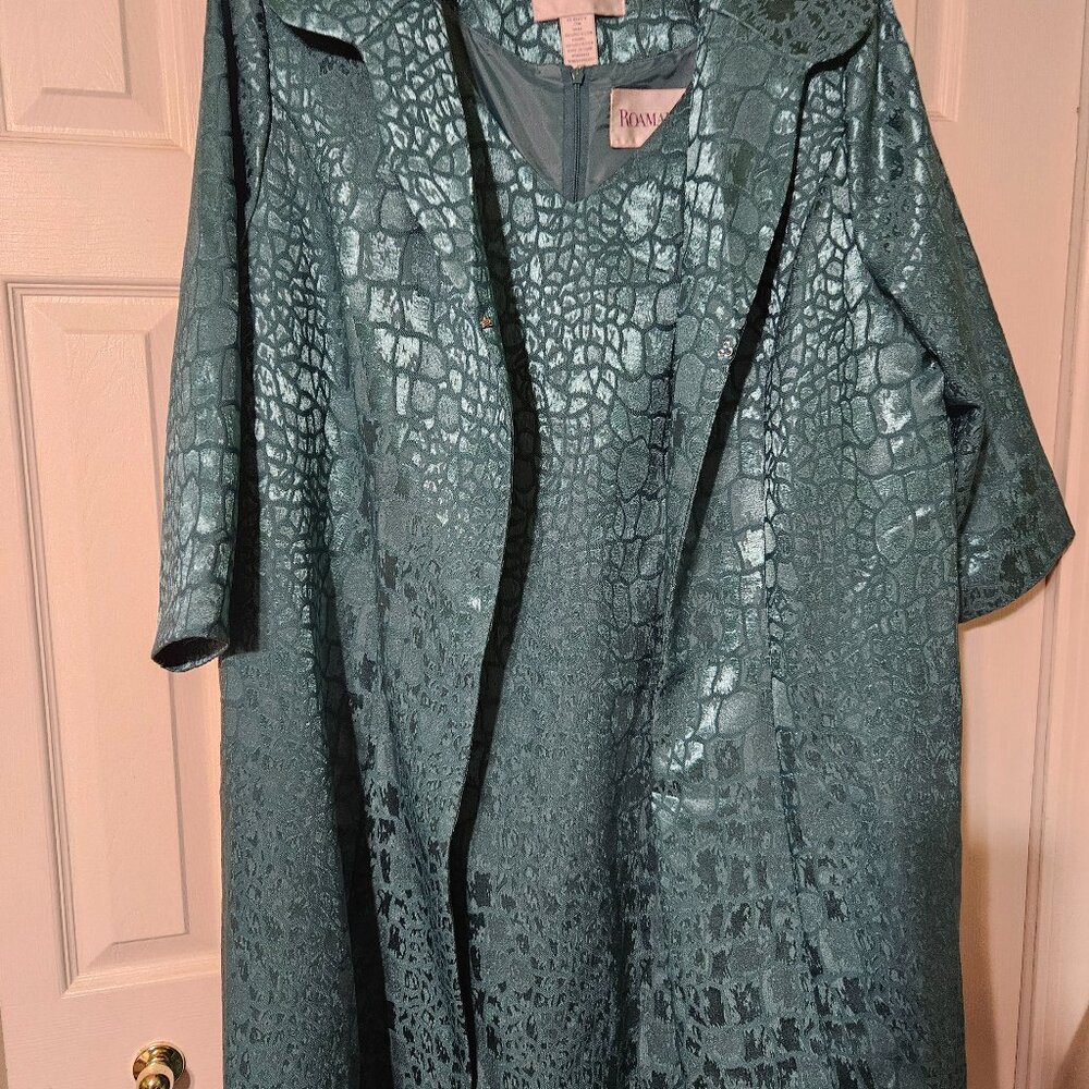 Sleeveless sheath cocktail dress with coat